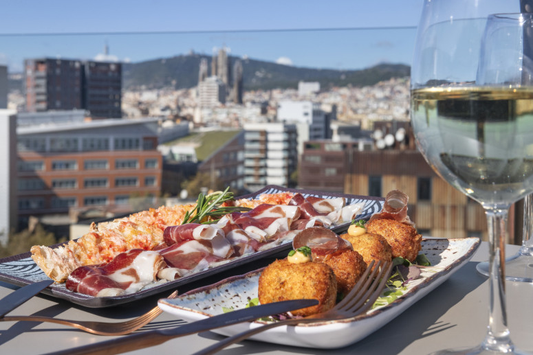 Hotel Pere IV: Lunch Roof Top for 2