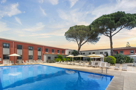 Hotel Aeroport Girona: Pool day pass + 2 drinks